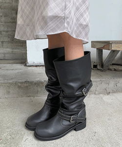 Daro Vintage Buckle Wide Long Boots