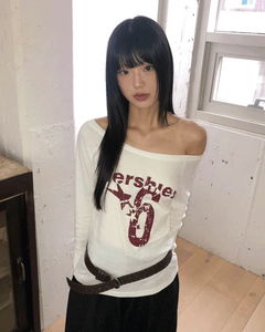 Dua Number Star Printed Unbalanced Off-Shoulder Long-Sleeve T-Shirt