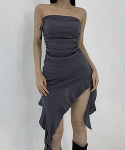 ジェイシャーリングスリム肩出しチューブトップアンバランスフリルミニワンピース