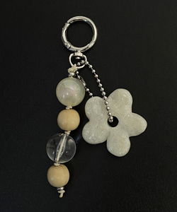 White Ball Flower Bead Flower Keychain Keyring Gift 1 color
