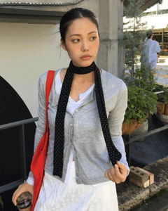 柔軟點點細長繞脖圍巾