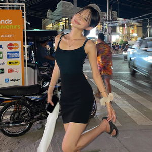 피치 글램 골지 스퀘어 백리스 나시 미니 원피스