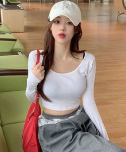 方領基本款短版長袖T恤