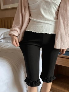 Frilled Spandex Capri Pants