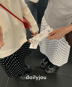 트리아 베이직 도트 미디 스커트