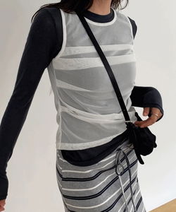 網紗褶皺透視無袖上衣