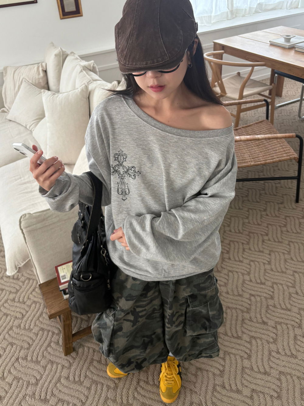 긴팔 티셔츠 모델 착용 이미지-S1L16