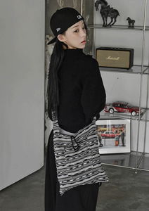 시팅 토글 크로스백