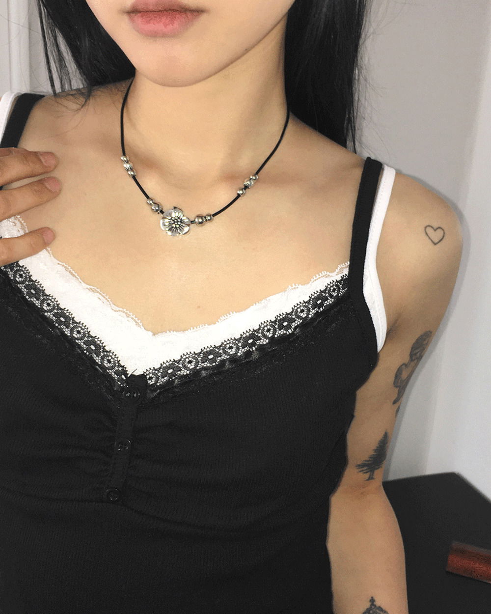 Mipha Vintage Flower Pendant Rope Necklace