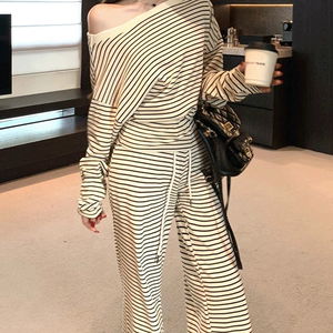 D49 오프숄더 스트라이프 트레이닝 투피스 세트