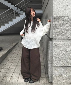 多片剪裁設計寬褲