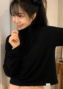 base high tension turtleneck tee