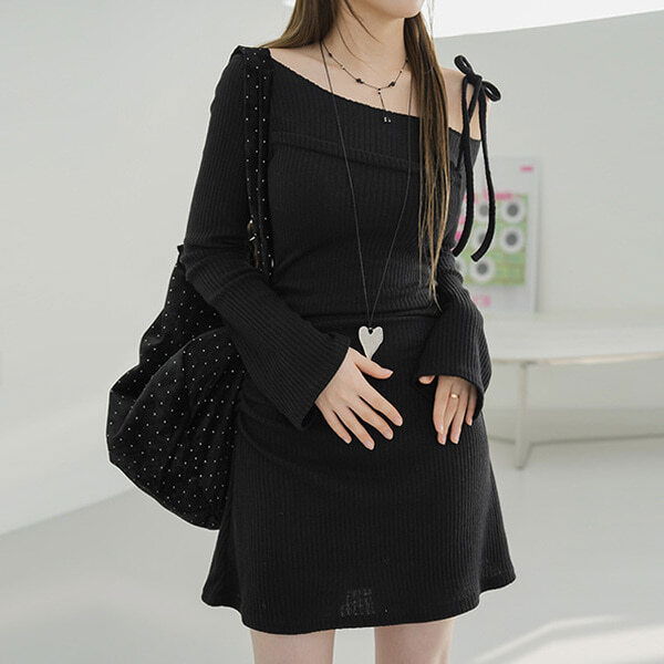 抓褶露肩針織迷你連身洋裝