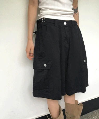 口袋造型扣環休閒短褲