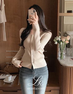 Made)시리안 스퀘어넥 버튼 골지니트