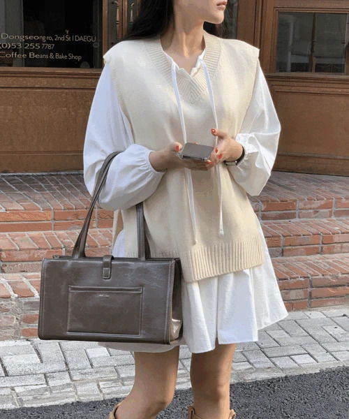 타임리스 양쪽 슬릿 루즈핏 니트 조끼 P000BNYR