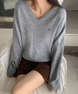 Teisha Raglan Pendant V-Neck Long Sleeve Knitwear - 6 Colors