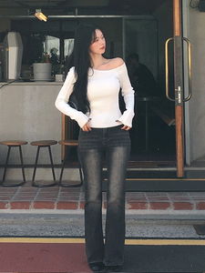 水洗黑色半喇叭牛仔褲