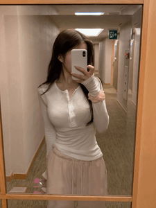 純色V領排扣莫代爾修身長袖上衣