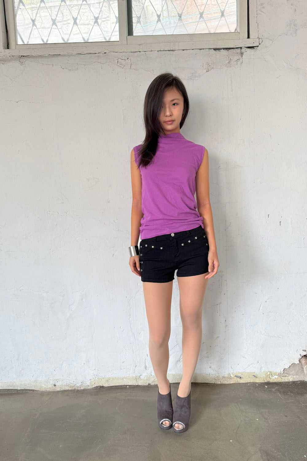 반바지 모델 착용 이미지-S1L2