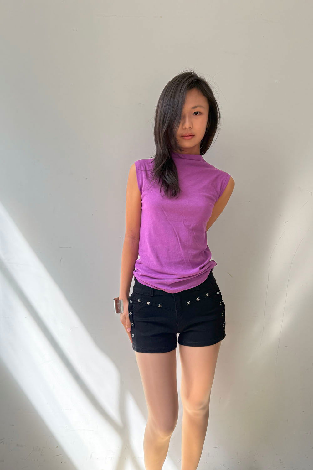 반바지 모델 착용 이미지-S1L5