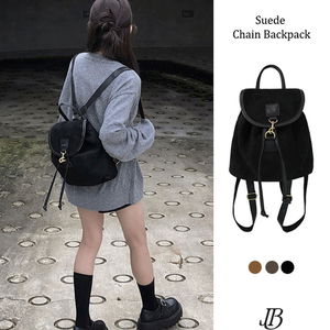 끄덕 스웨이드 체인 백팩
