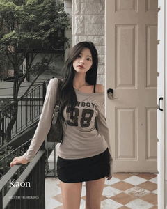 單肩開肩字母修身長袖T恤