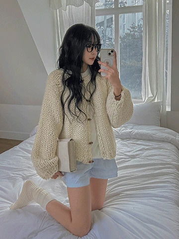 Marshmallow Tteokbokki Hand Cardigan