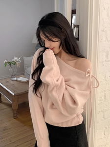 Moburn Tie Ribbon Boat Neck Knitwear