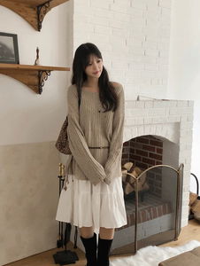 方領垂肩刷破風格針織上衣