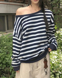 Hanky ​​Stripe One-Off Shoulder Overfit Long Sleeve Sweatshirt