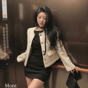 Mont Nokara round neck, gold button pockets, quilted lining, wool angora semi-crop, mid-season long-sleeved jacket