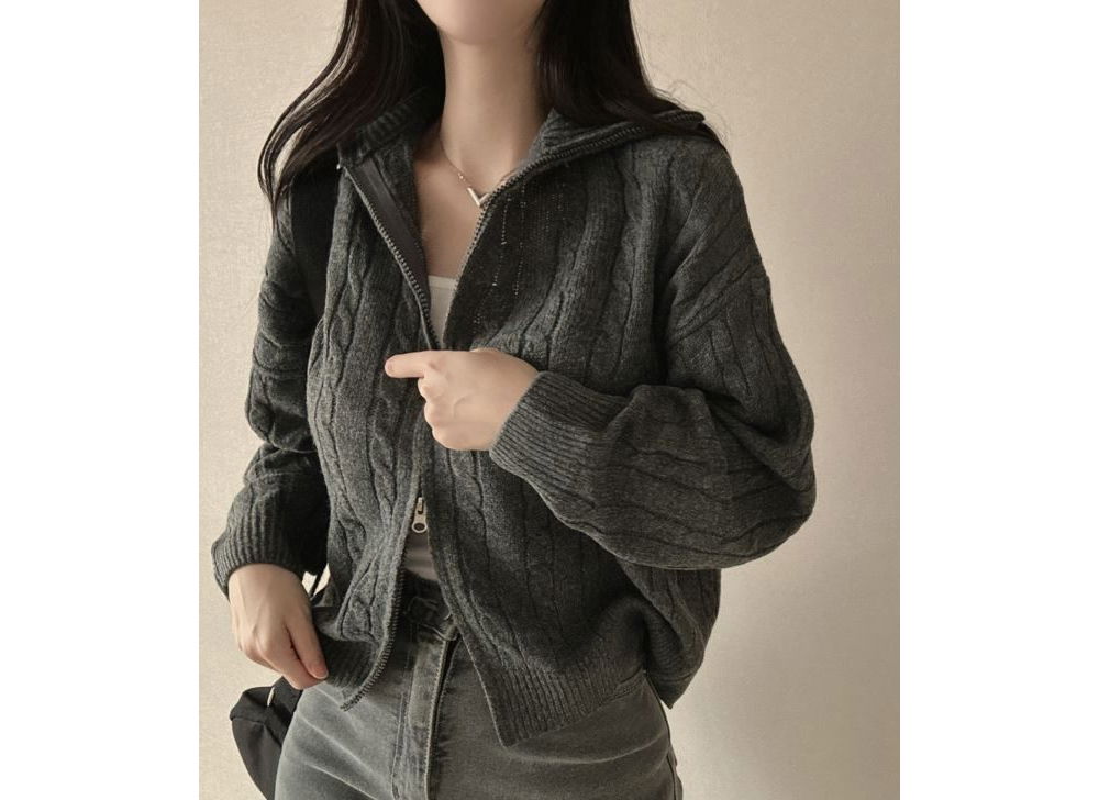 긴팔 티셔츠 모델 착용 이미지-S1L6