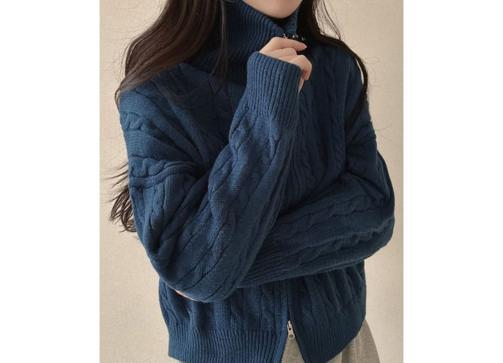 긴팔 티셔츠 모델 착용 이미지-S1L4