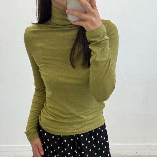 Mochi Turtleneck T-shirt
