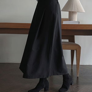 오베아 밴딩 핀턱 플레어 롱 스커트