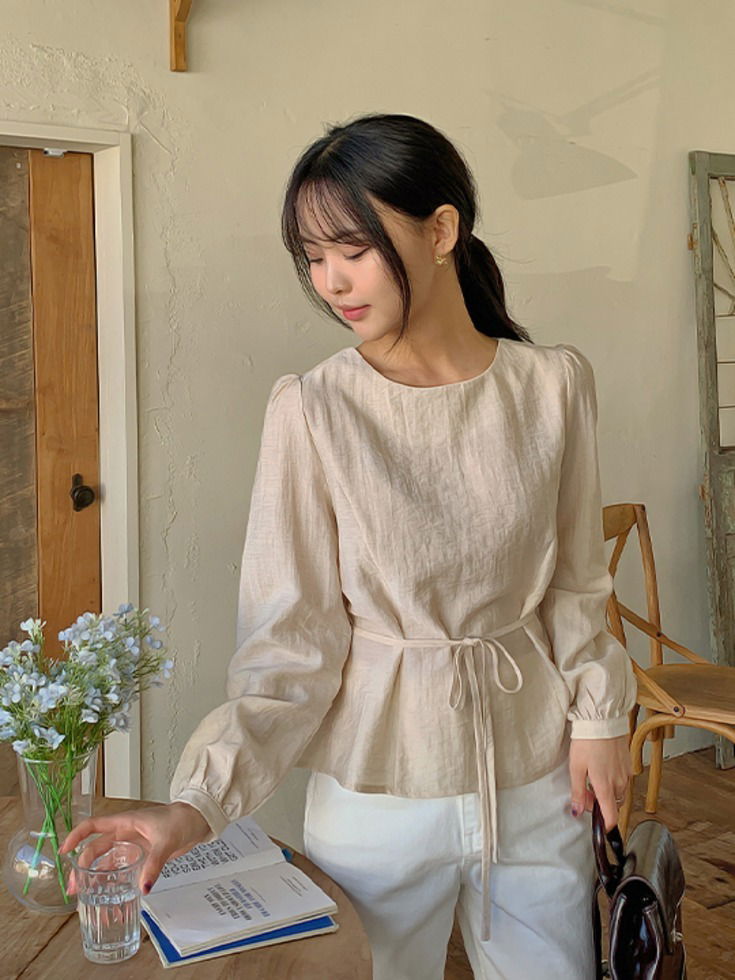 네이브릿 린넨 리본 스트랩 블라우스