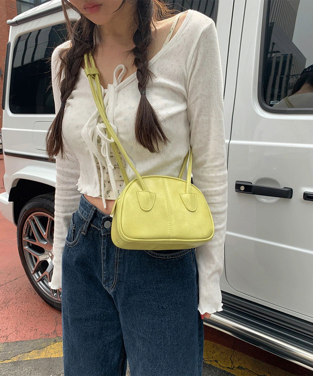 레더 반달 크로스백 포켓 스트랩 기본 가방 심플