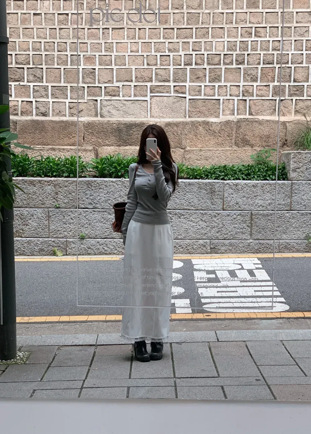 긴팔 티셔츠 모델 착용 이미지-S1L10