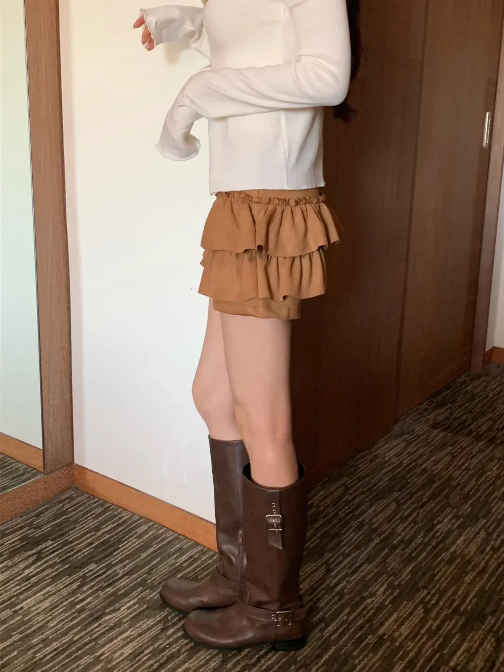 민소매 모델 착용 이미지-S1L11