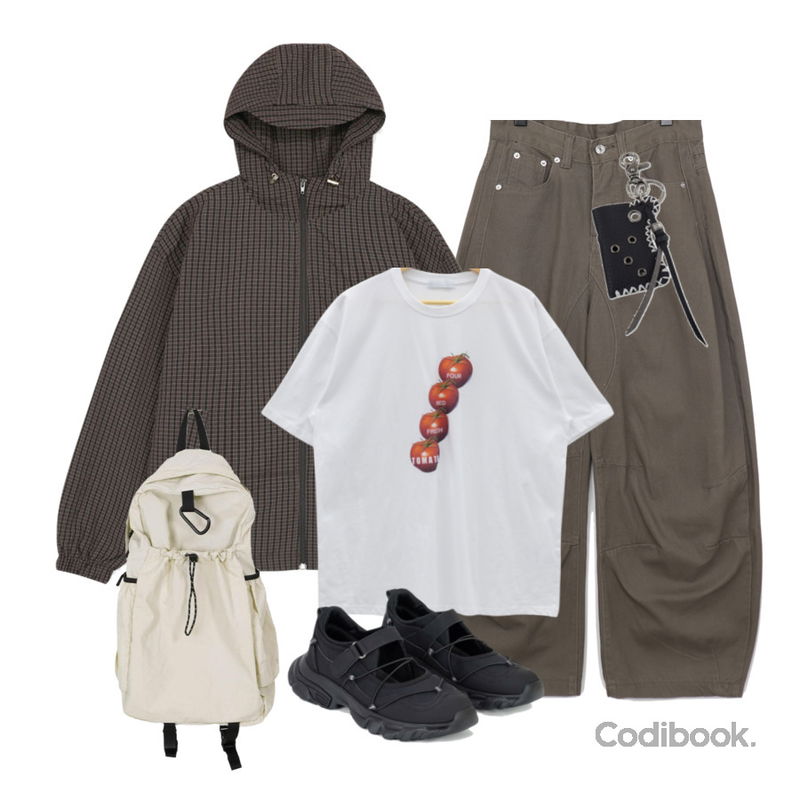 binary01  매트 백팩,E-PICK 토마토 디지털 반팔 티셔츠,wonderwonder 주리 절개 핀턱 벌룬 코튼 롱 팬츠등을 매치한 코디