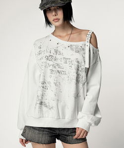 EYELET STRAP ONE-SHOULDER LETTERING Sweatshirt