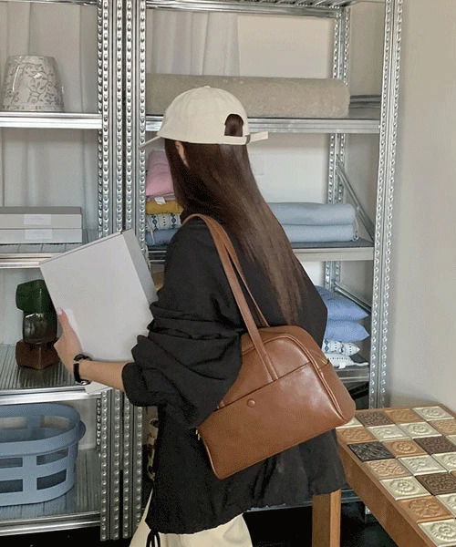 부에노스 심플 스퀘어 포켓 무광 레더 토트 숄더백