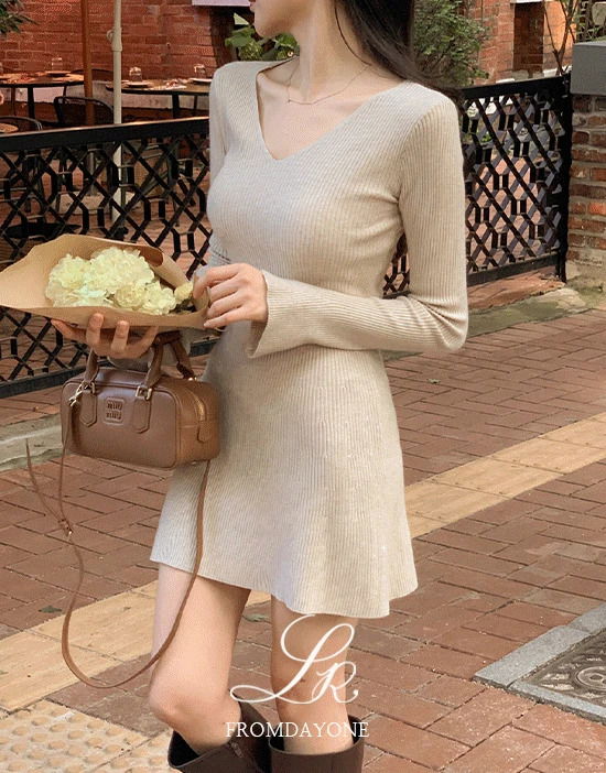 (Exclusive) Areui Knitwear Mini Dress