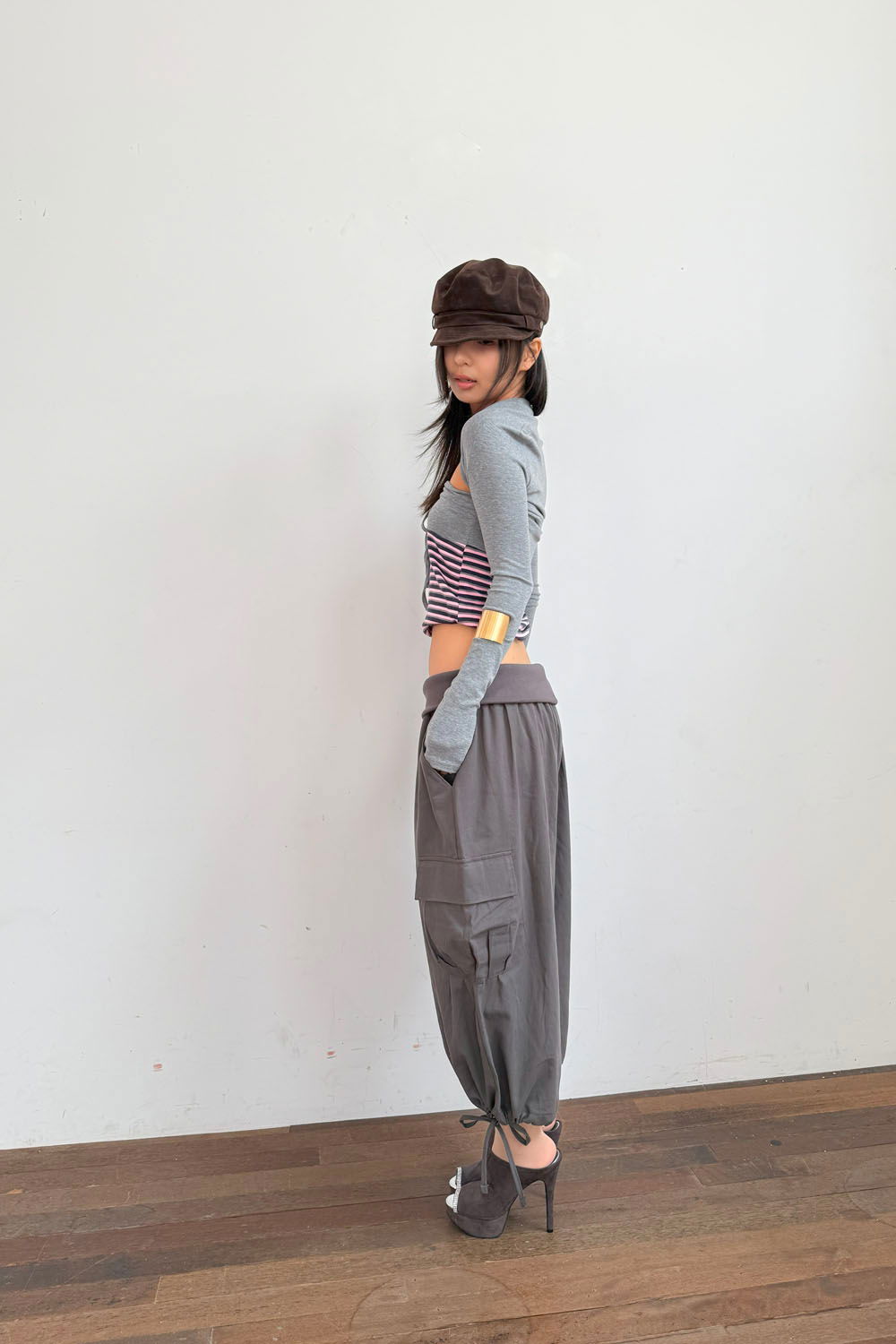 바지 모델 착용 이미지-S1L3