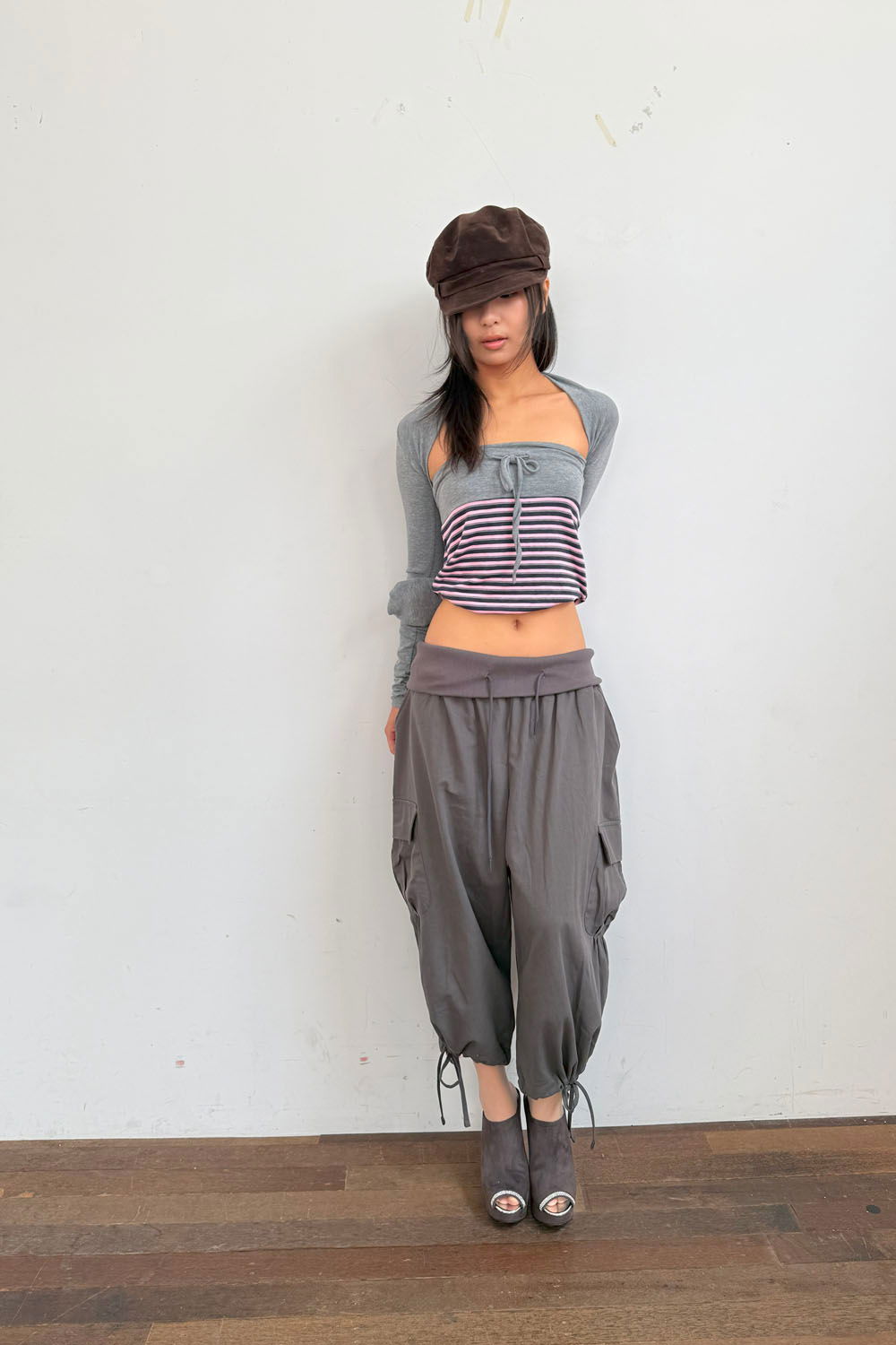 바지 모델 착용 이미지-S1L2