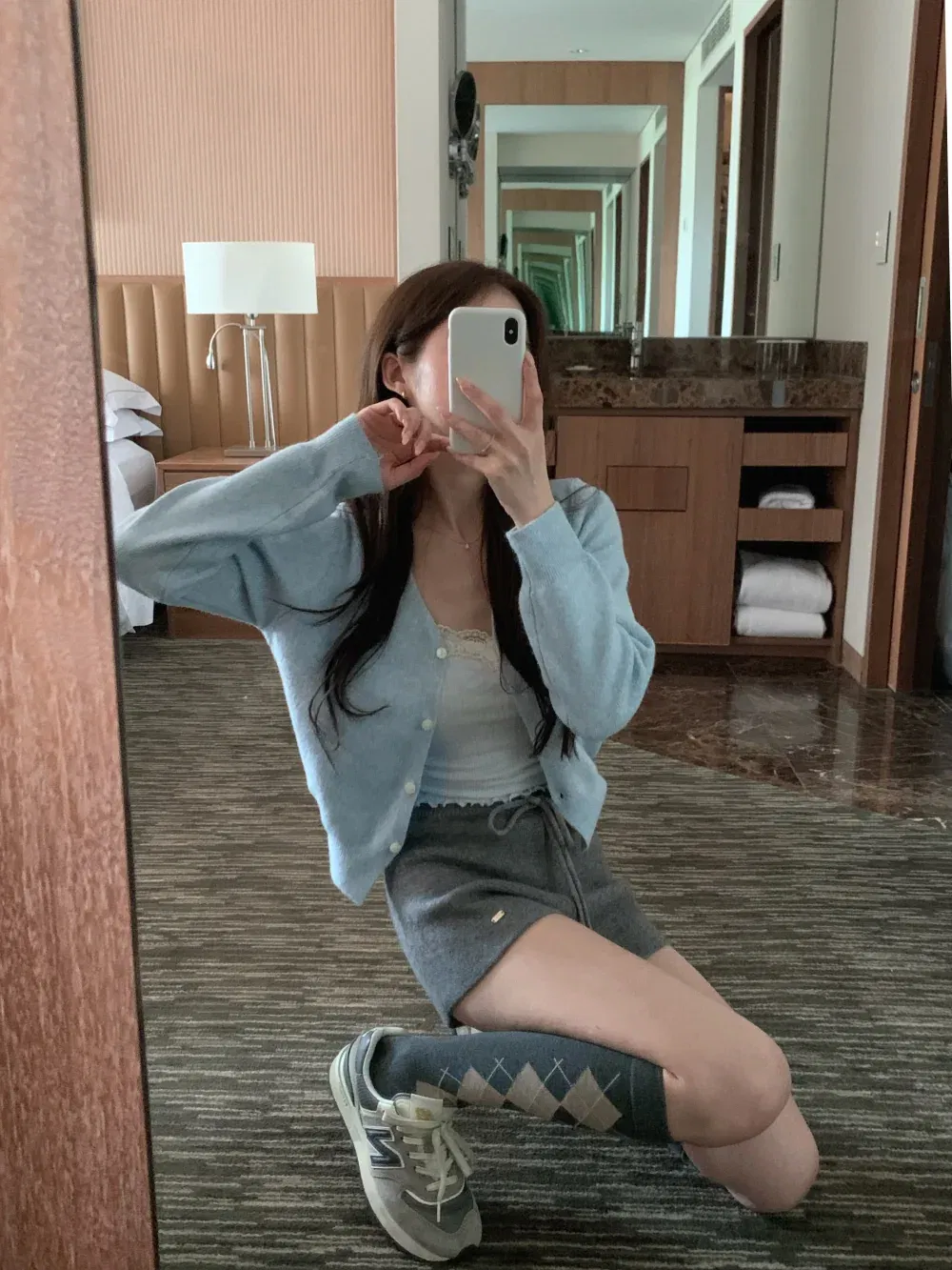 카디건 모델 착용 이미지-S1L10