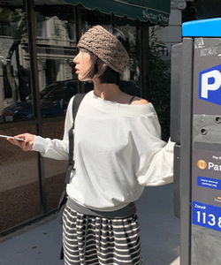 나앨라 베이직 원숄더 소프트 맨투맨