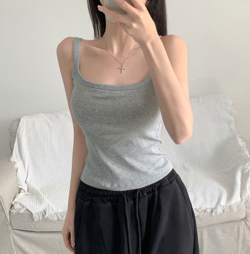 민소매 모델 착용 이미지-S1L11