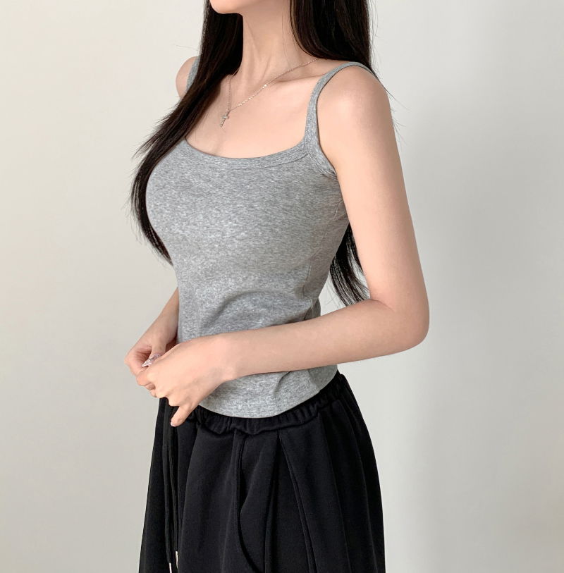 민소매 모델 착용 이미지-S1L8